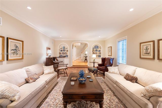 1036 S Greenway Dr, Coral Gables, FL 33134