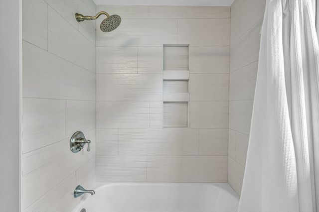 83 Loomis Dr, Chicopee, MA 01020