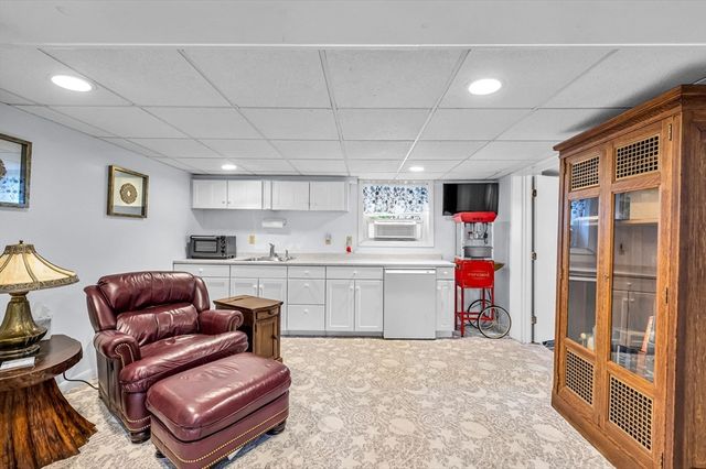 83 Loomis Dr, Chicopee, MA 01020