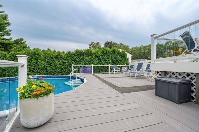 83 Loomis Dr, Chicopee, MA 01020