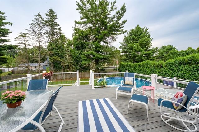 83 Loomis Dr, Chicopee, MA 01020