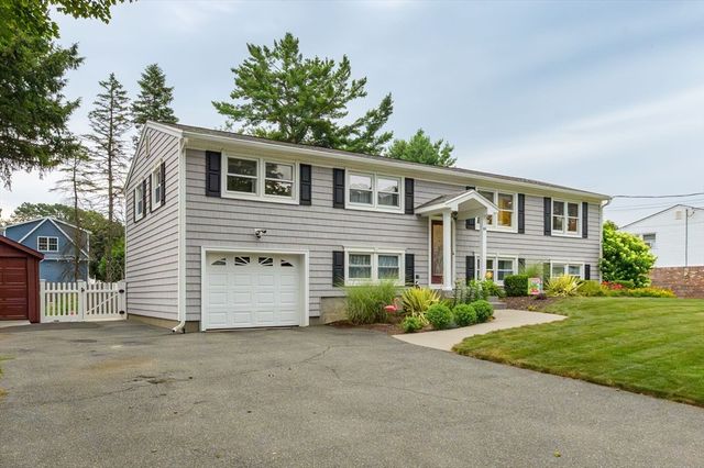 83 Loomis Dr, Chicopee, MA 01020