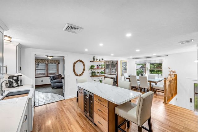 83 Loomis Dr, Chicopee, MA 01020