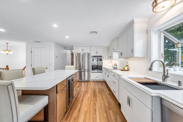 83 Loomis Dr, Chicopee, MA 01020