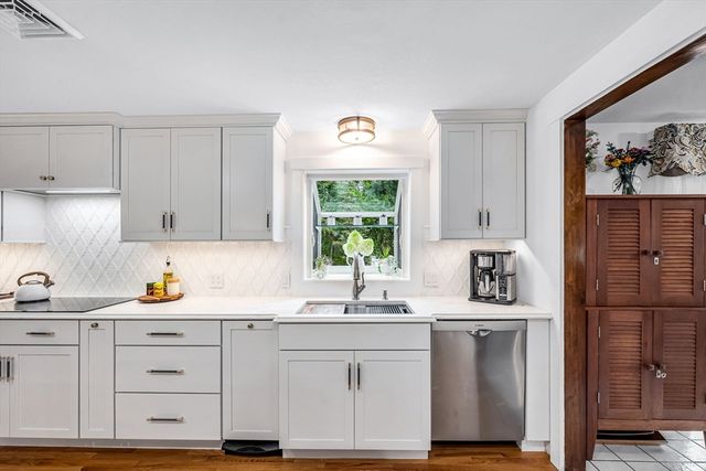 83 Loomis Dr, Chicopee, MA 01020