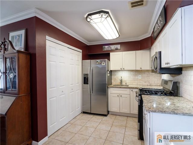 2 Missouri Court 185, Old Bridge, NJ 07747