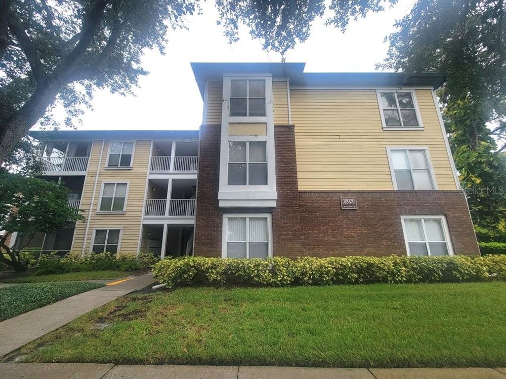 Image 14 of property listing at 10020 STRAFFORD OAK COURT 923, Tampa, FL 33624
