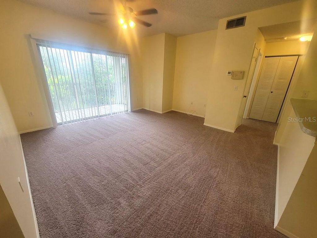 Image 4 of property listing at 10020 STRAFFORD OAK COURT 923, Tampa, FL 33624