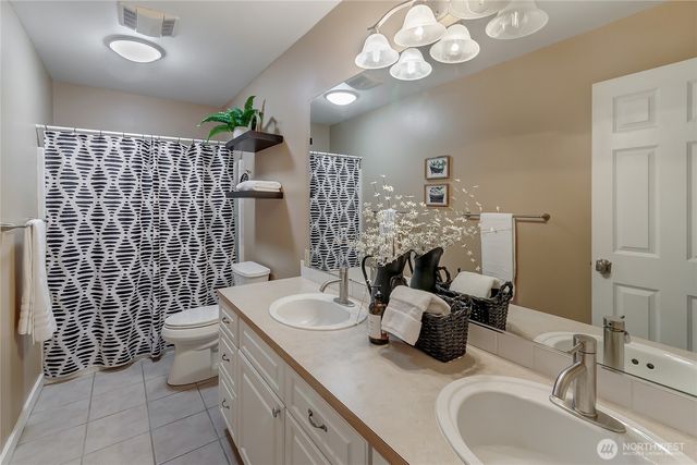 7136 Windflower Place NW, Seabeck, WA 98380