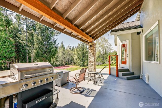 7136 Windflower Place NW, Seabeck, WA 98380
