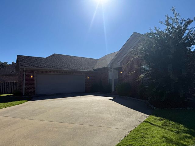 3 Zadie Court, Searcy, AR 72143