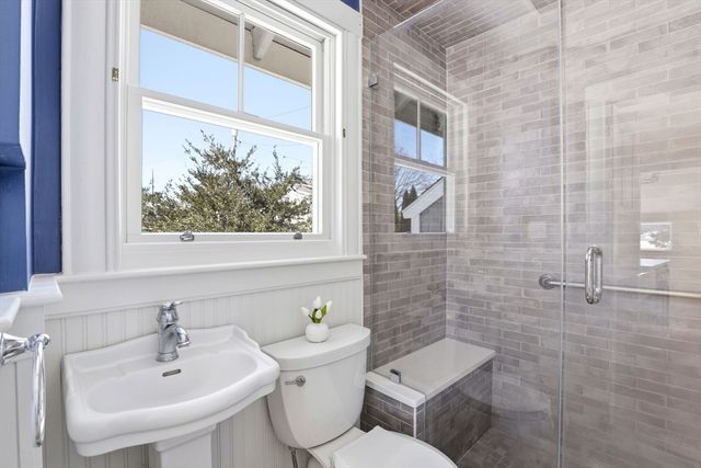 2 Cliff Rd, Hingham, MA 02043