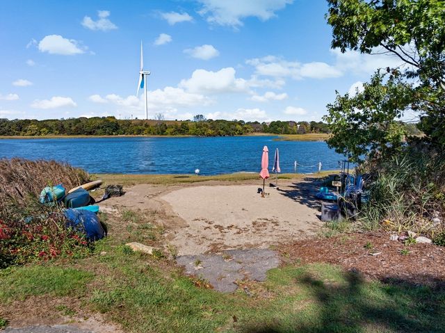 2 Cliff Rd, Hingham, MA 02043