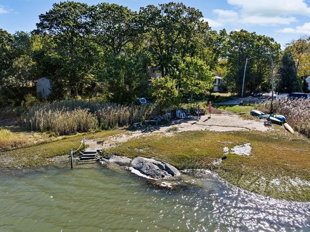 2 Cliff Rd, Hingham, MA 02043