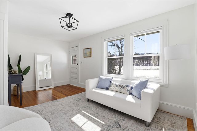 2 Cliff Rd, Hingham, MA 02043