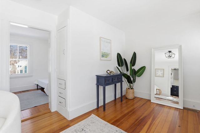 2 Cliff Rd, Hingham, MA 02043