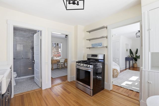 2 Cliff Rd, Hingham, MA 02043