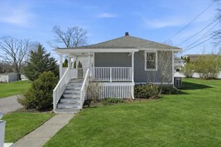 2 Cliff Rd, Hingham, MA 02043