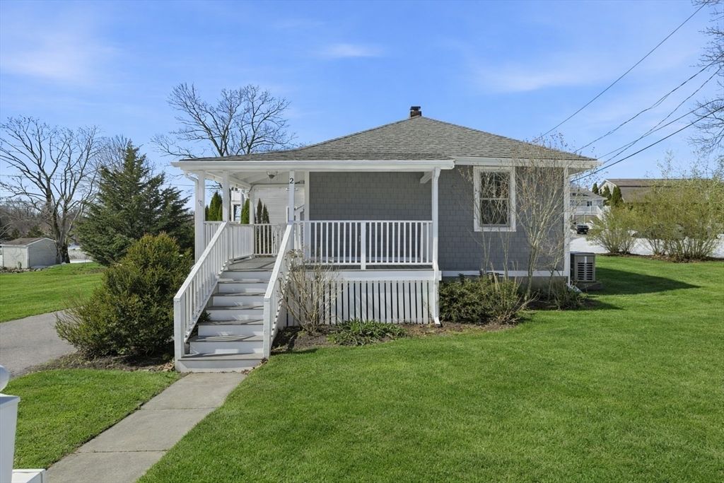 2 Cliff Rd, Hingham, MA 02043