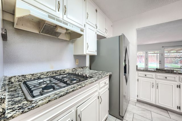 821 Prestwick Street, Bedford, TX 76022