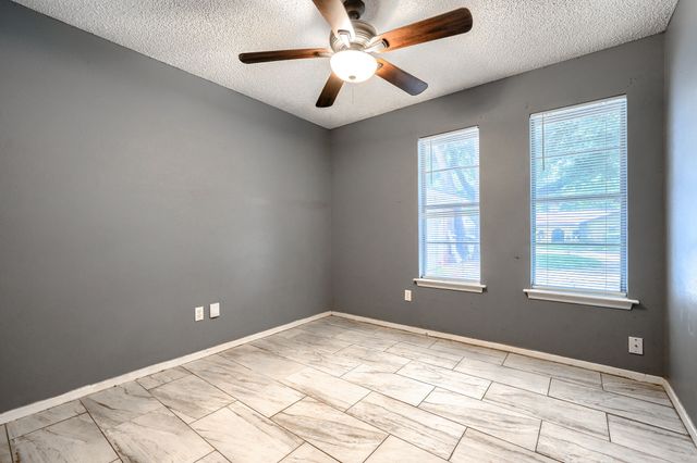 821 Prestwick Street, Bedford, TX 76022