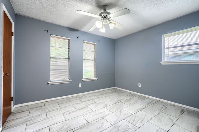 821 Prestwick Street, Bedford, TX 76022