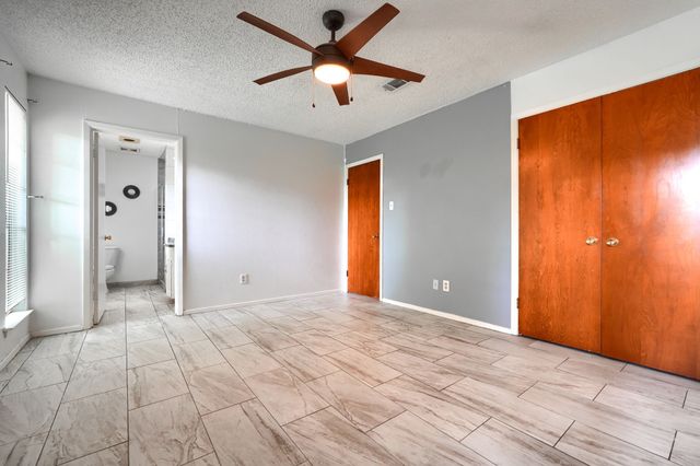 821 Prestwick Street, Bedford, TX 76022