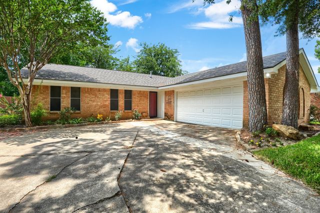 821 Prestwick Street, Bedford, TX 76022