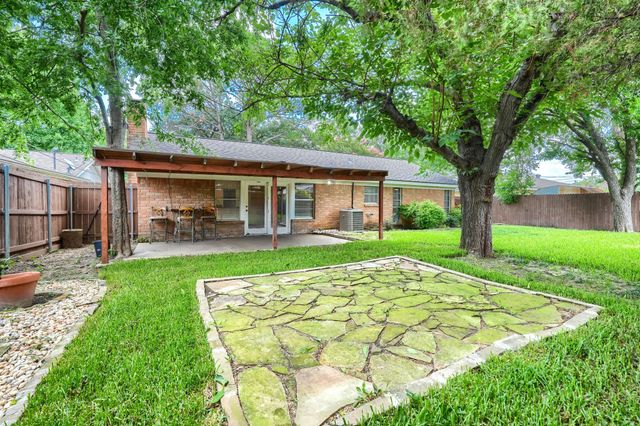821 Prestwick Street, Bedford, TX 76022