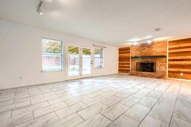 821 Prestwick Street, Bedford, TX 76022
