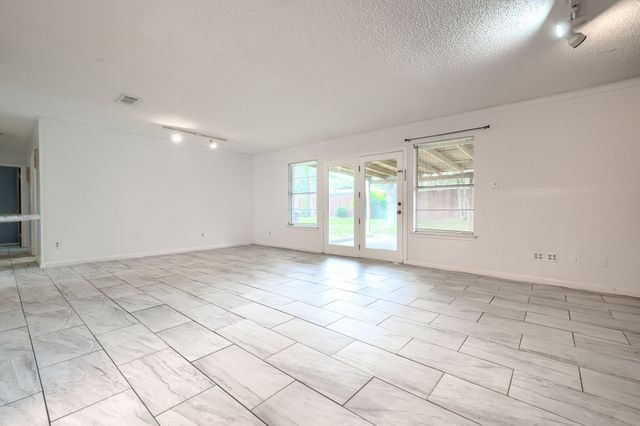 821 Prestwick Street, Bedford, TX 76022