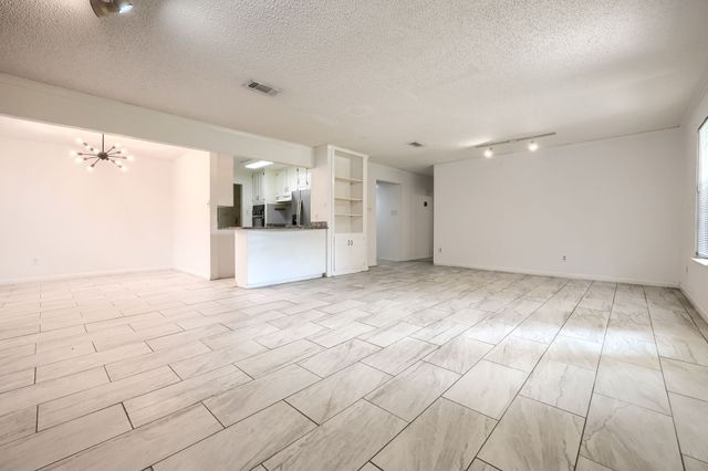 821 Prestwick Street, Bedford, TX 76022