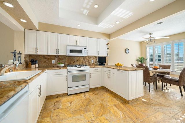 684 Vista Lago Circle N, Palm Desert, CA 92211