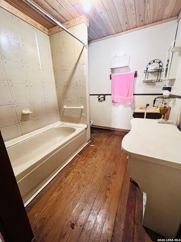 314 Bois Darc, Lockhart, TX 78644