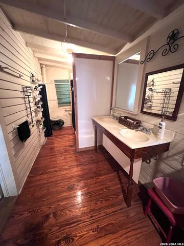 314 Bois Darc, Lockhart, TX 78644