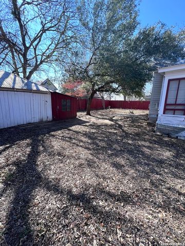 314 Bois Darc, Lockhart, TX 78644