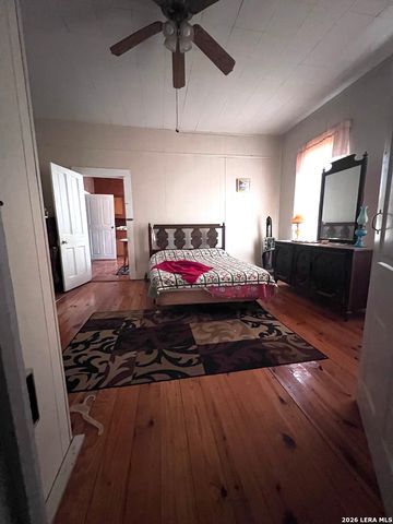 314 Bois Darc, Lockhart, TX 78644