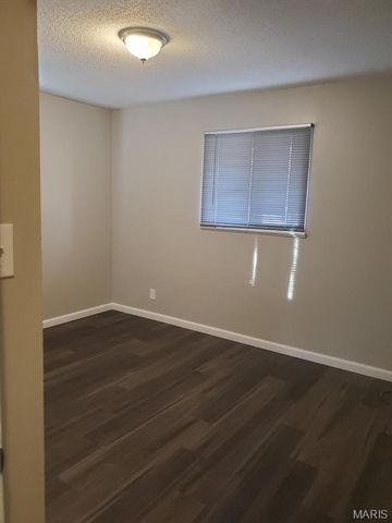 220 Roderick Drive, St Louis, MO 63137