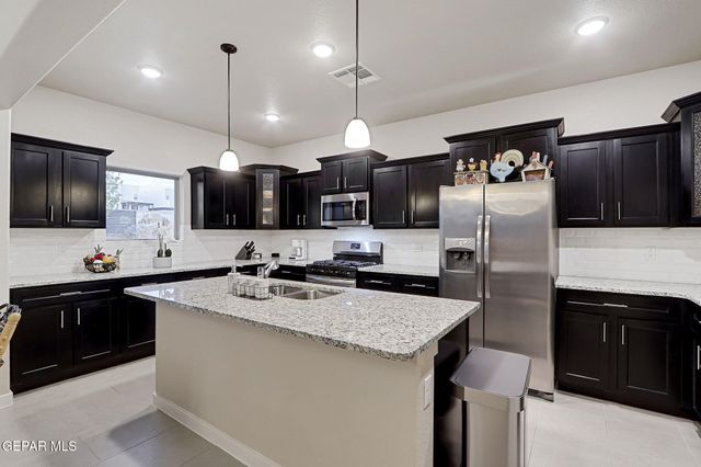 7809 Enchanted Circle Drive, El Paso, TX 79911