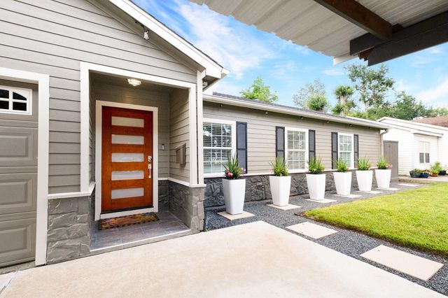 1838 Saxon Drive, Houston, TX 77018