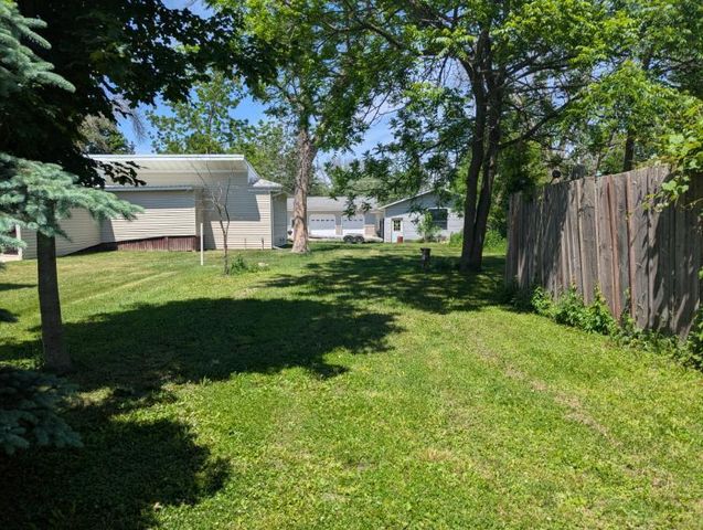 53938 269th Street, Lansing, MN 55950