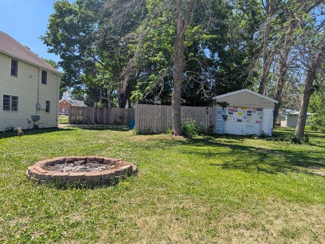 53938 269th Street, Lansing, MN 55950