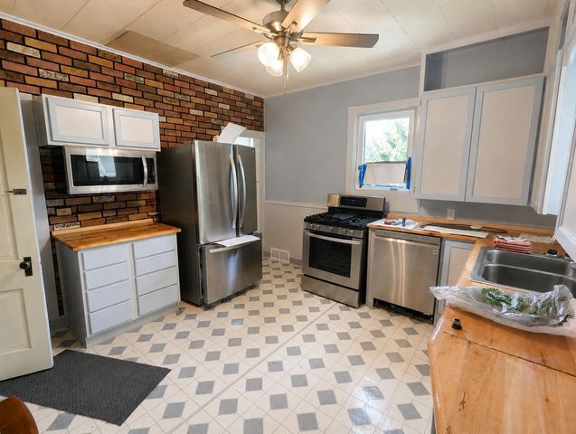53938 269th Street, Lansing, MN 55950