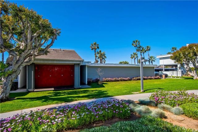 17082 Pacific Coast Highway 102, Huntington Beach, CA 92649