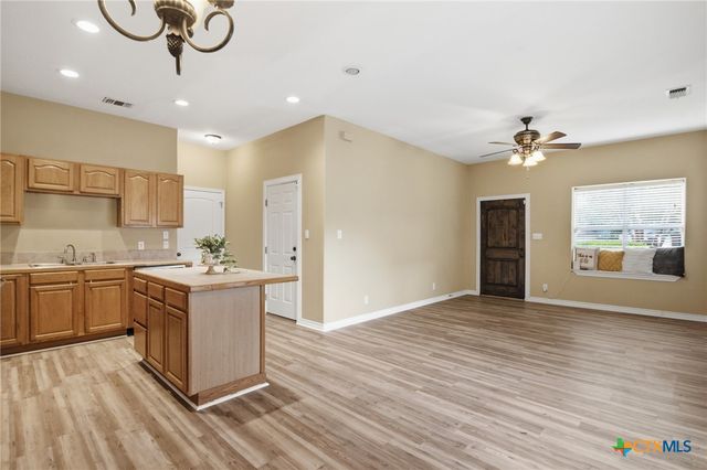 516 Versailles Street, Victoria, TX 77904