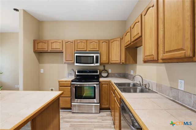 516 Versailles Street, Victoria, TX 77904