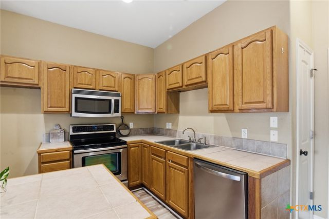 516 Versailles Street, Victoria, TX 77904