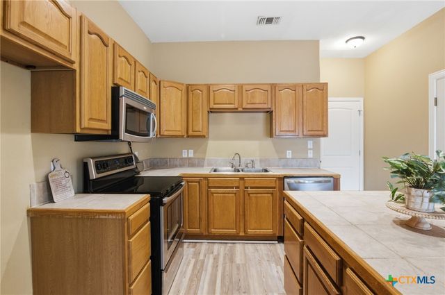 516 Versailles Street, Victoria, TX 77904