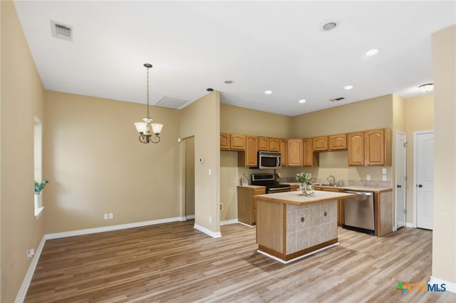 516 Versailles Street, Victoria, TX 77904