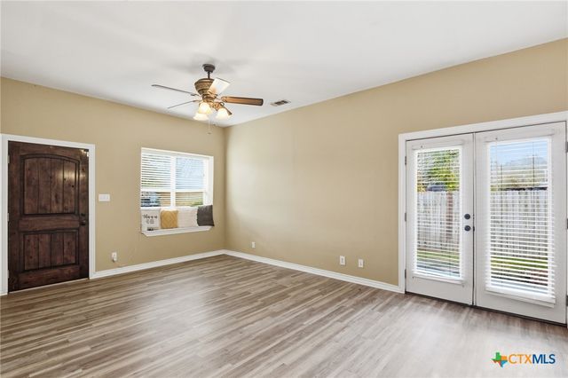 516 Versailles Street, Victoria, TX 77904